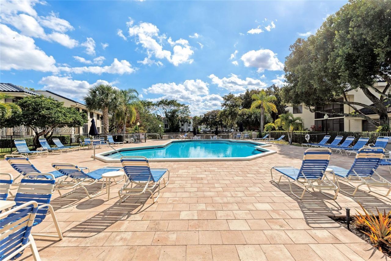 8025 NW 15th Mnr, Unit 8025, Plantation, FL 33322 Photo