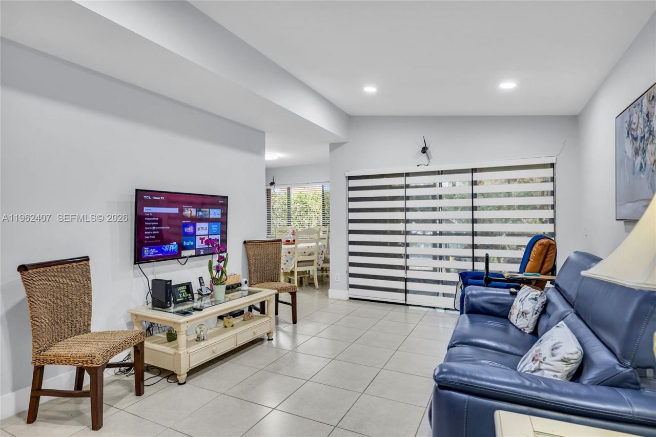 8025 NW 15th Mnr, Unit 8025, Plantation, FL 33322 Photo