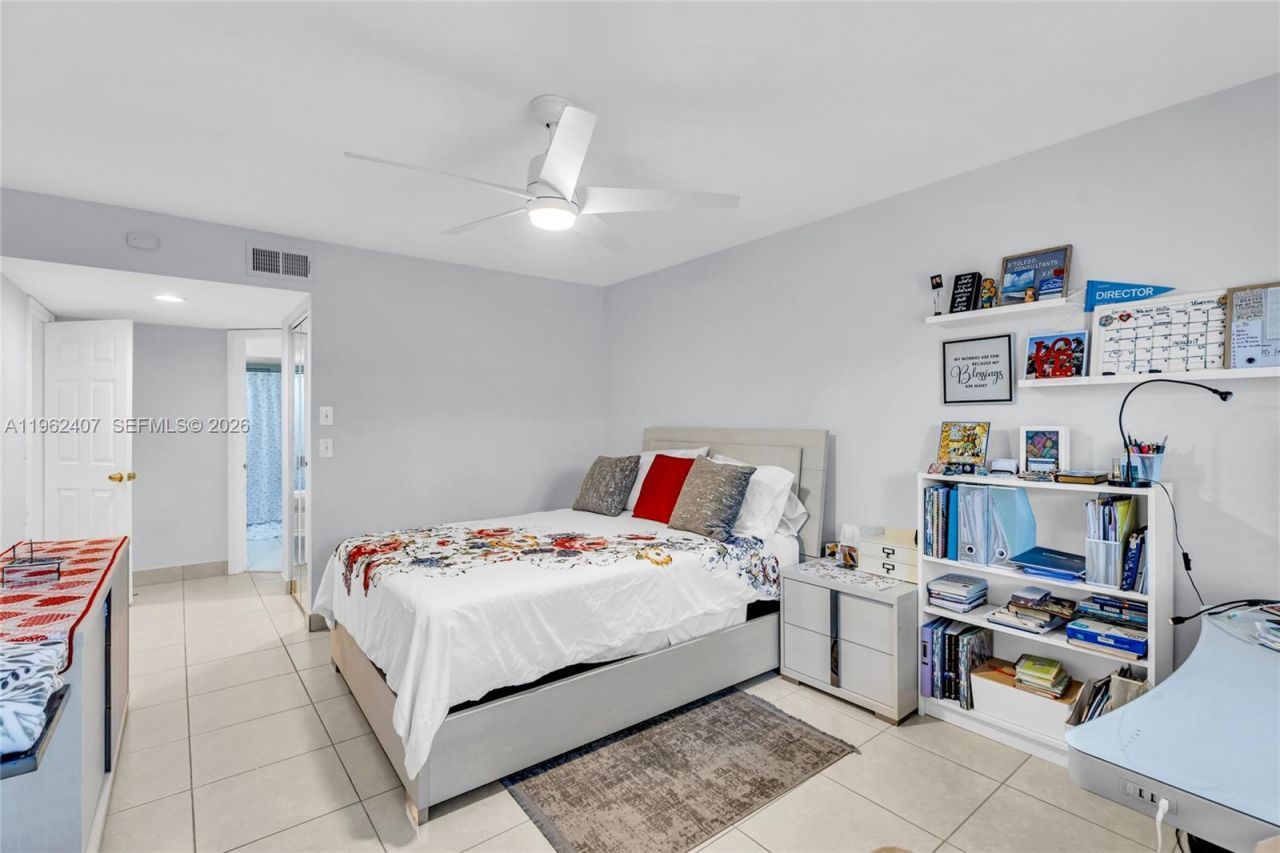 8025 NW 15th Mnr, Unit 8025, Plantation, FL 33322 Photo