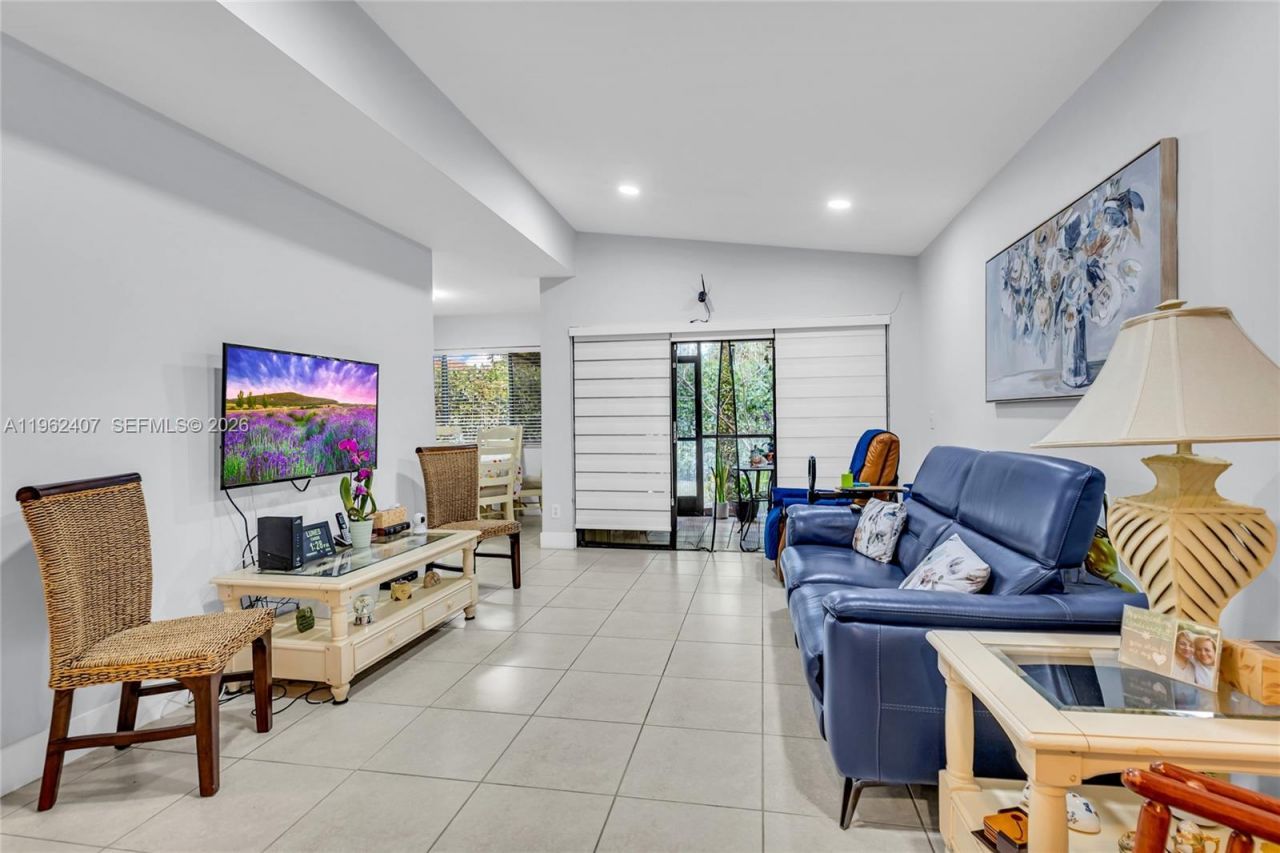 8025 NW 15th Mnr, Unit 8025, Plantation, FL 33322 Photo