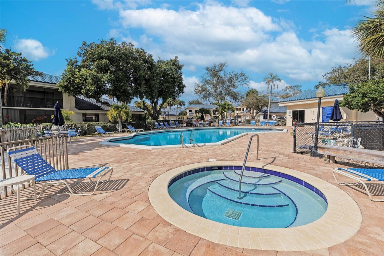 8025 NW 15th Mnr, Unit 8025, Plantation, FL 33322 Photo