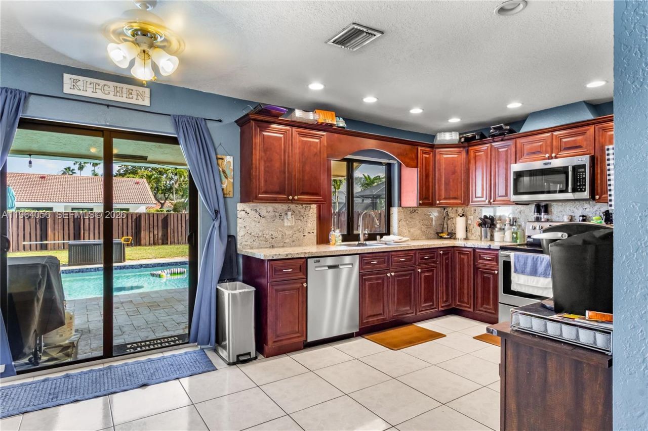 375 NW 107th Ter, Coral Springs, FL 33071 Photo