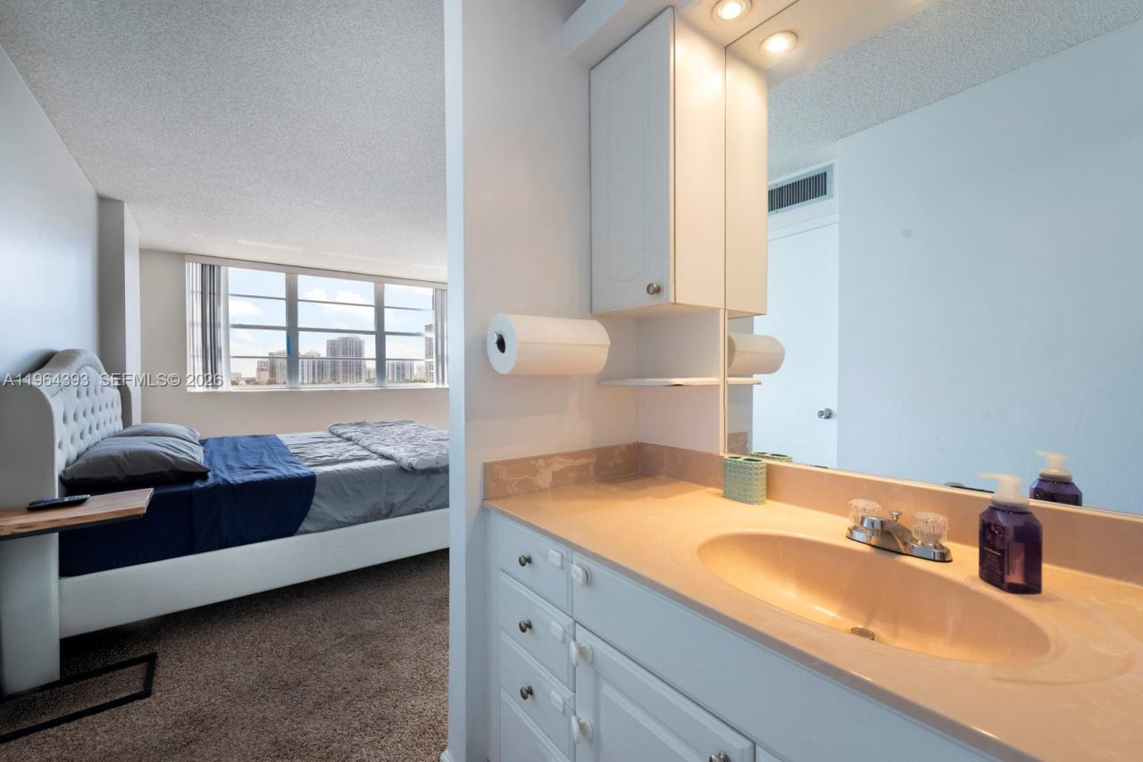 3161 S Ocean Dr, Unit 809, Hallandale Beach, FL 33009 Photo