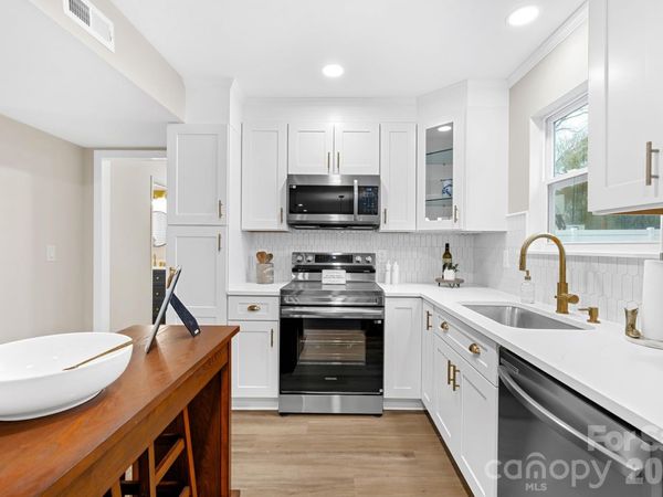 8201 Meadowdale Lane, Charlotte, NC 28227