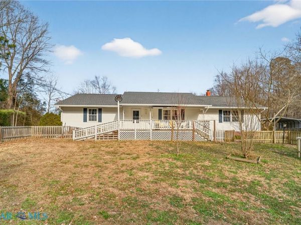 10083 Burkes Pond Road, Gloucester, VA 23128