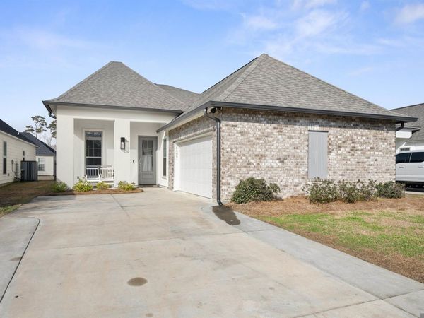 11681 Hideaway St, Denham Springs, LA 70726