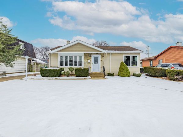 8036 Newland Avenue, Burbank, IL 60459