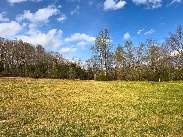 1672 Rabe Coats Rd, Westmoreland, TN 37186