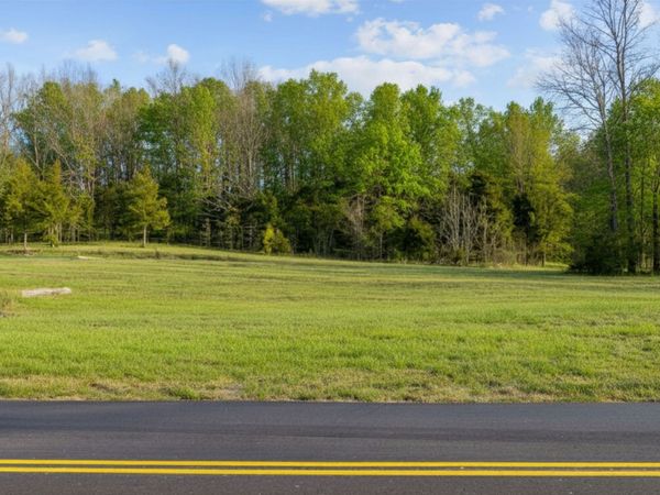 1672 Rabe Coats Rd, Westmoreland, TN 37186