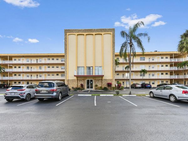3940 NW 42nd Avenue, Unit 116, Lauderdale Lakes, FL 33319