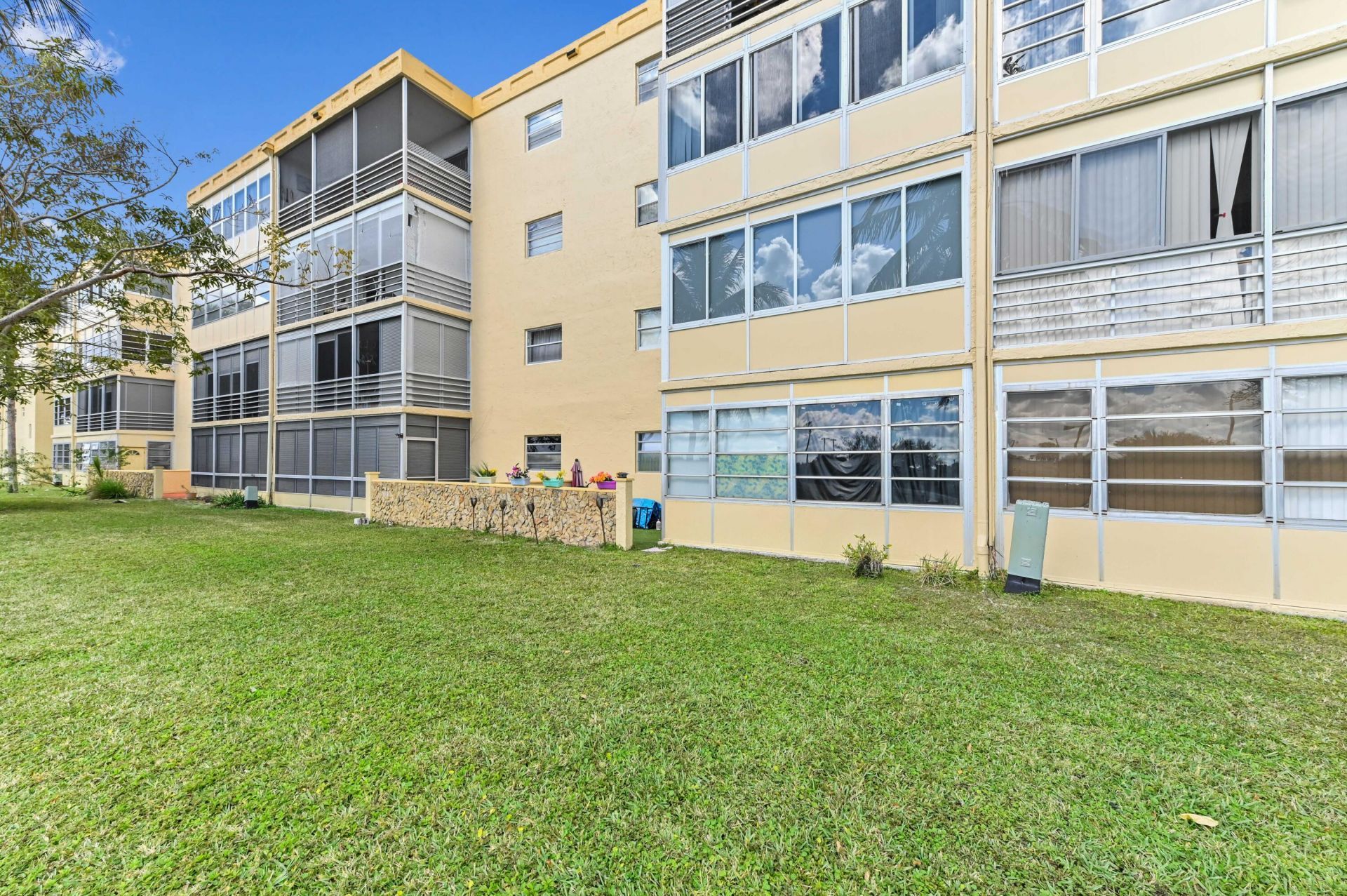 3940 NW 42nd Avenue, Unit 116, Lauderdale Lakes, FL 33319 Photo