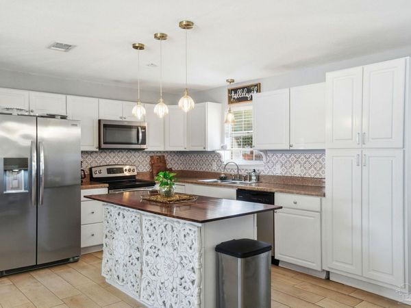 5471 Bonanza Dr, Gulf Breeze, FL 32563