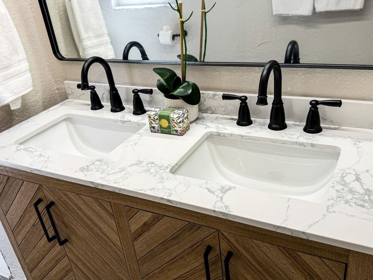 1470 Serpentine Drive S, Saint Petersburg, FL 33705 Photo