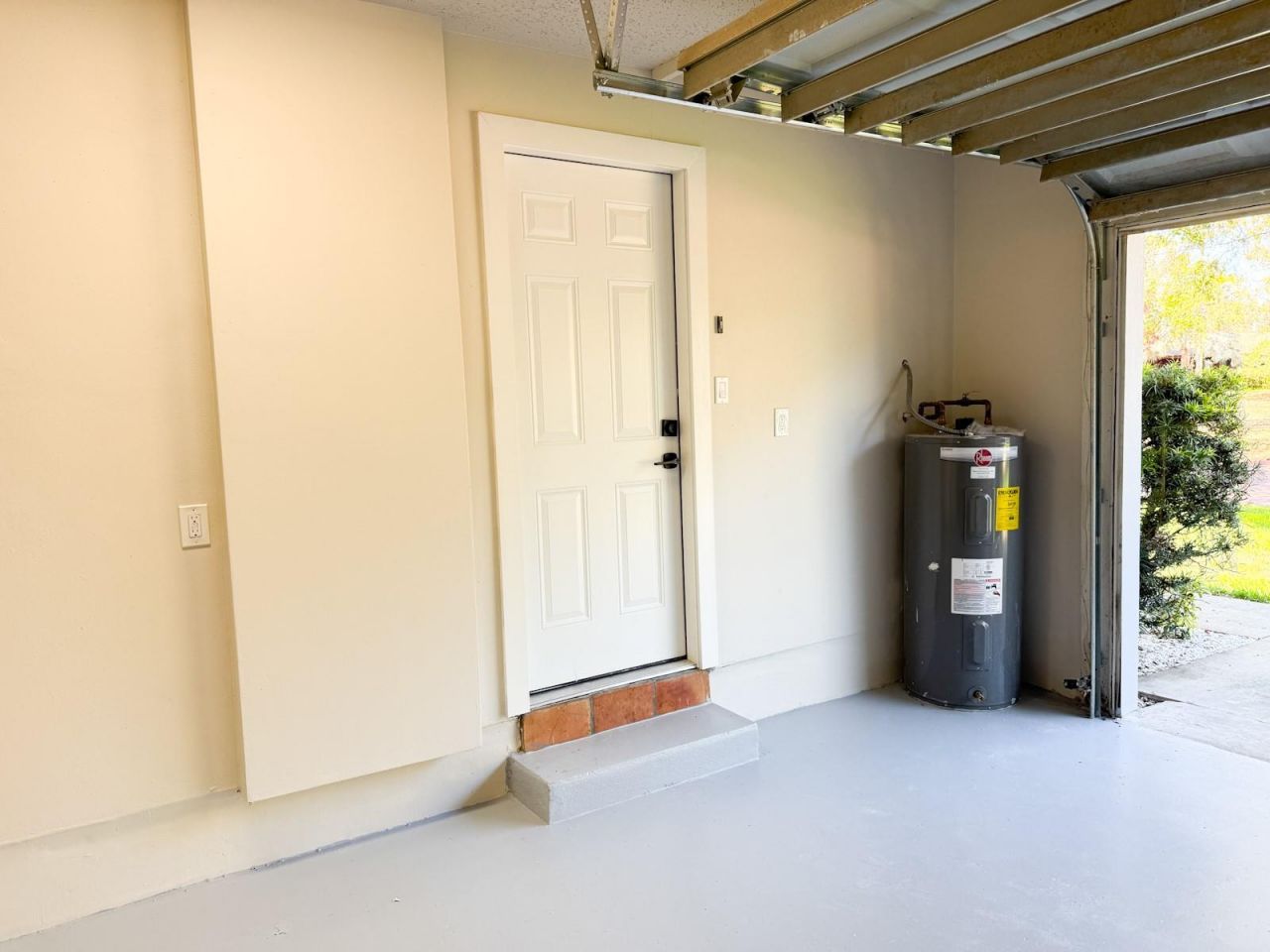 1470 Serpentine Drive S, Saint Petersburg, FL 33705 Photo