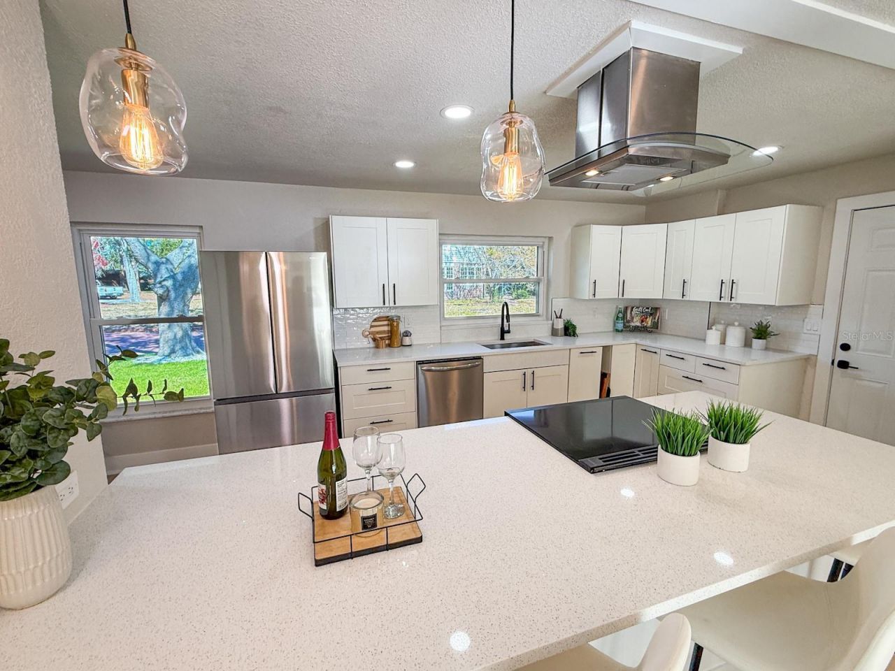 1470 Serpentine Drive S, Saint Petersburg, FL 33705 Photo