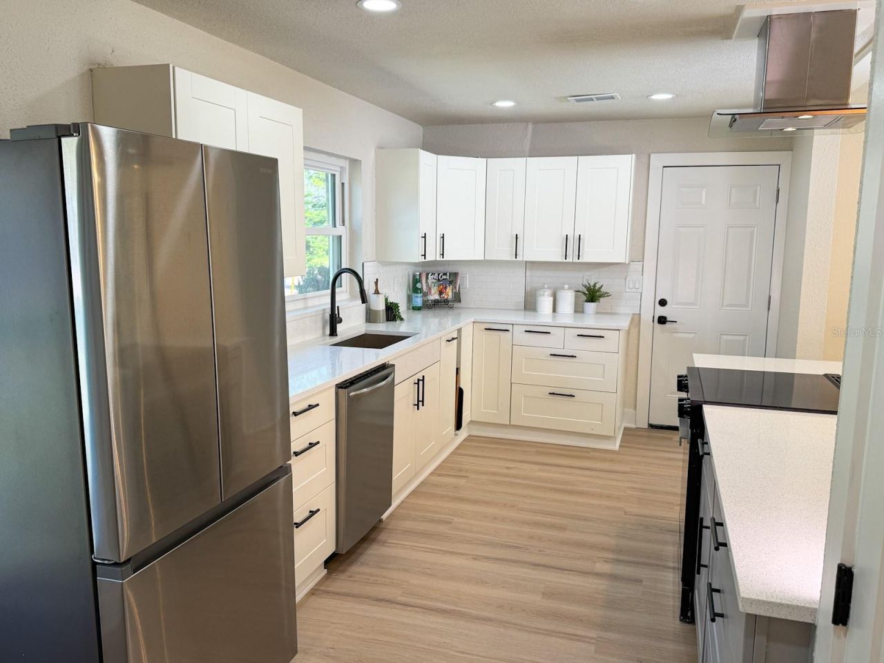 1470 Serpentine Drive S, Saint Petersburg, FL 33705 Photo