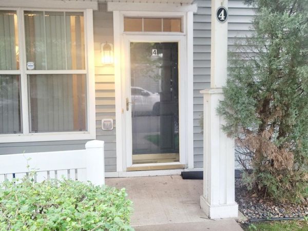 3049 Chamberlain Street N, Unit 4, Maplewood, MN 55109