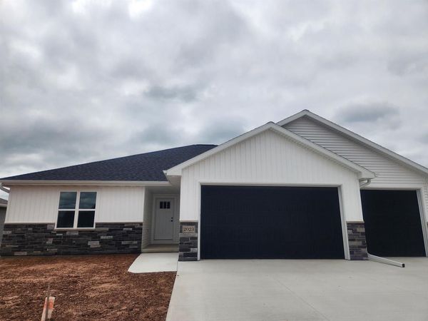 8318 XAVIER DRIVE, Neenah, WI 54952