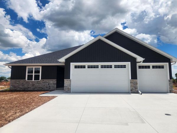 8318 XAVIER DRIVE, Neenah, WI 54952
