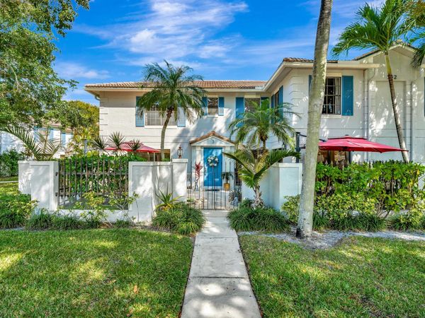 352 Prestwick Circle, Unit 3, Palm Beach Gardens, FL 33418