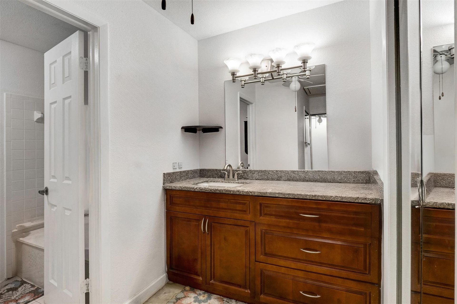 16131 Laurel Drive, Unit 33, Weston, FL 33326 Photo