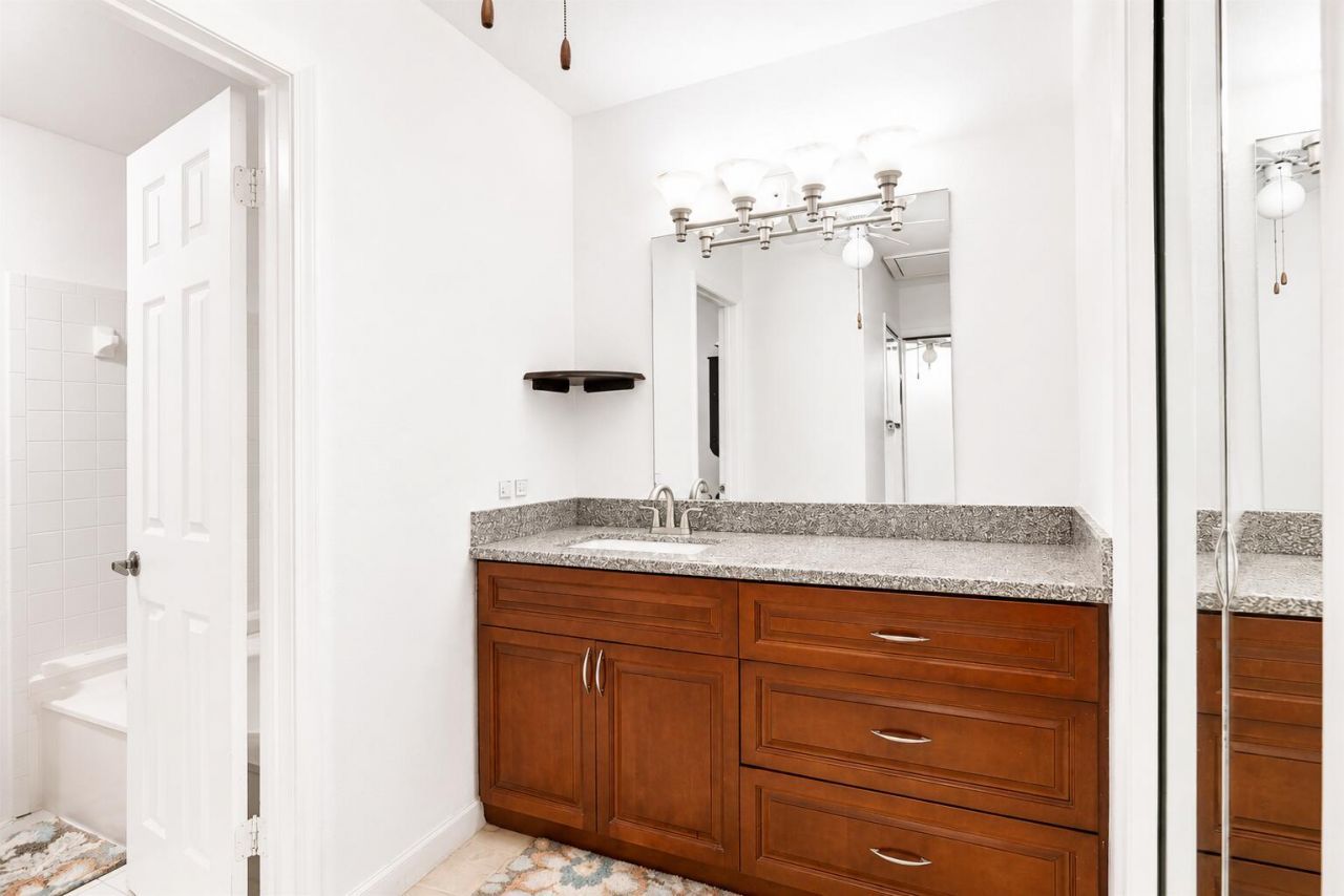 16131 Laurel Drive, Unit 33, Weston, FL 33326 Photo