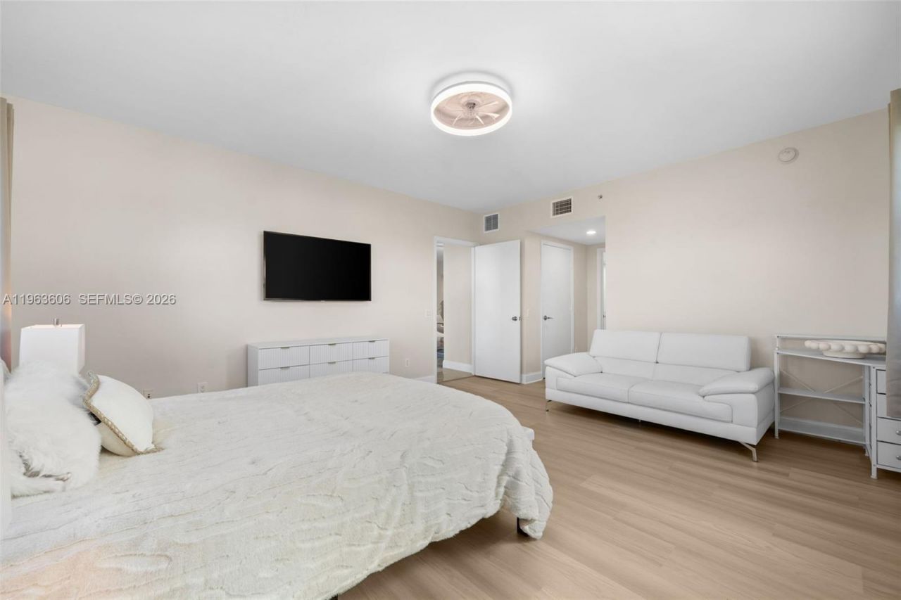 14951 Royal Oaks Ln, Unit 701, North Miami, FL 33181 Photo