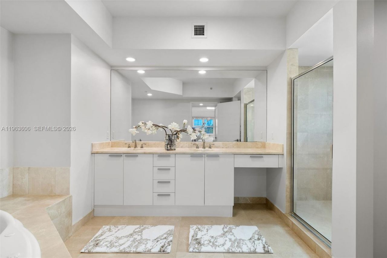 14951 Royal Oaks Ln, Unit 701, North Miami, FL 33181 Photo