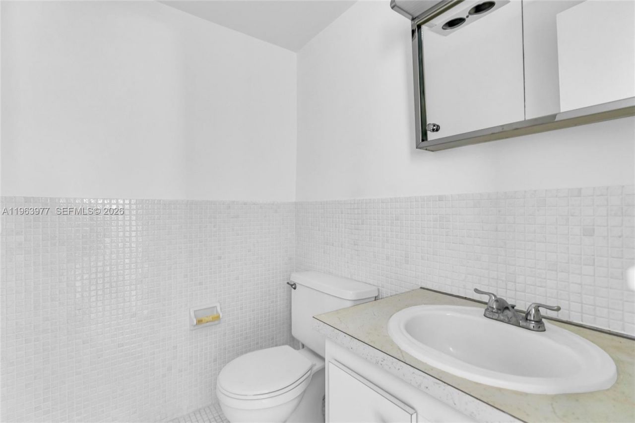 714 NE 10th St , Unit 307, Hallandale Beach, FL 33009 Photo