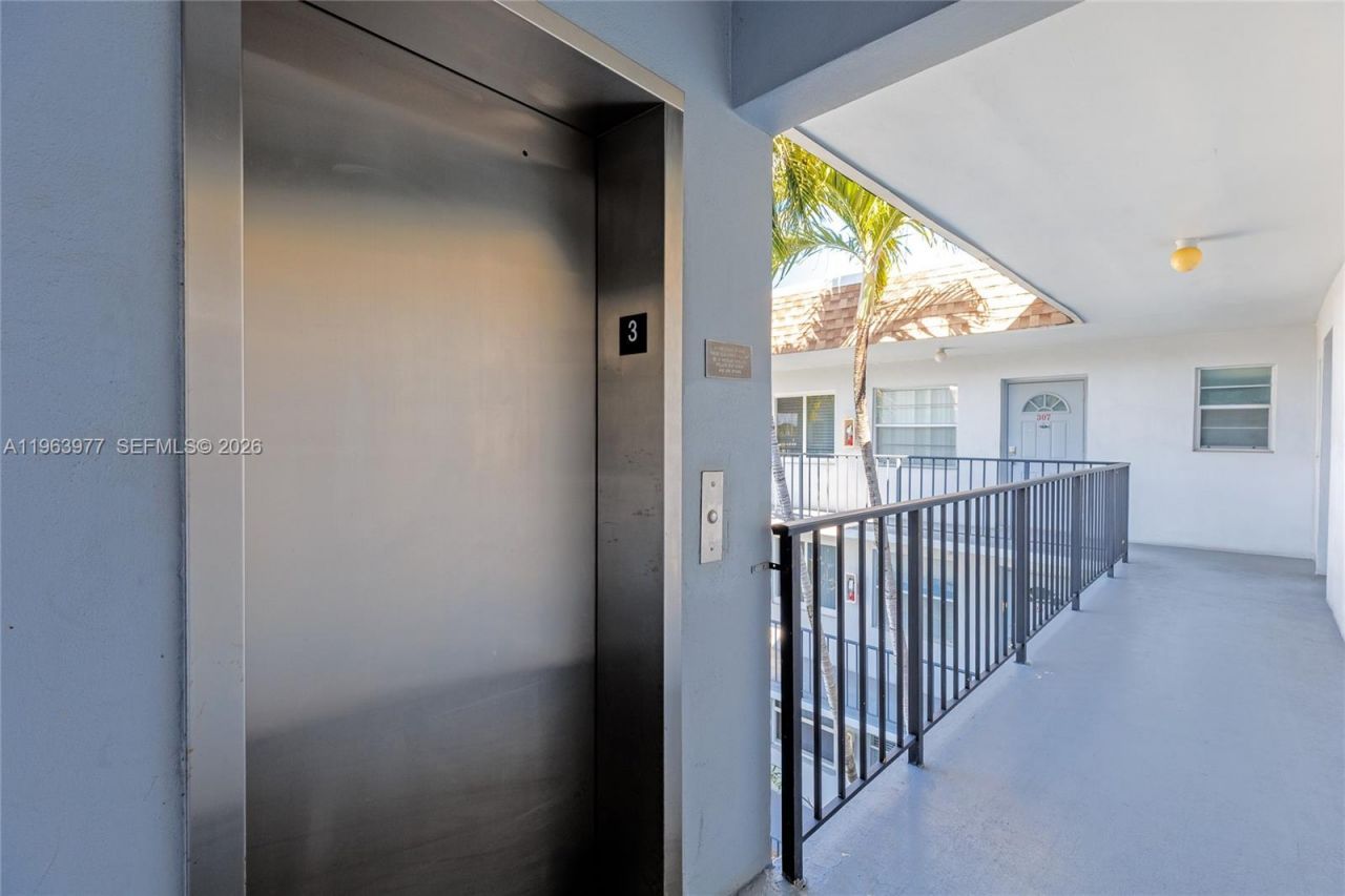 714 NE 10th St , Unit 307, Hallandale Beach, FL 33009 Photo