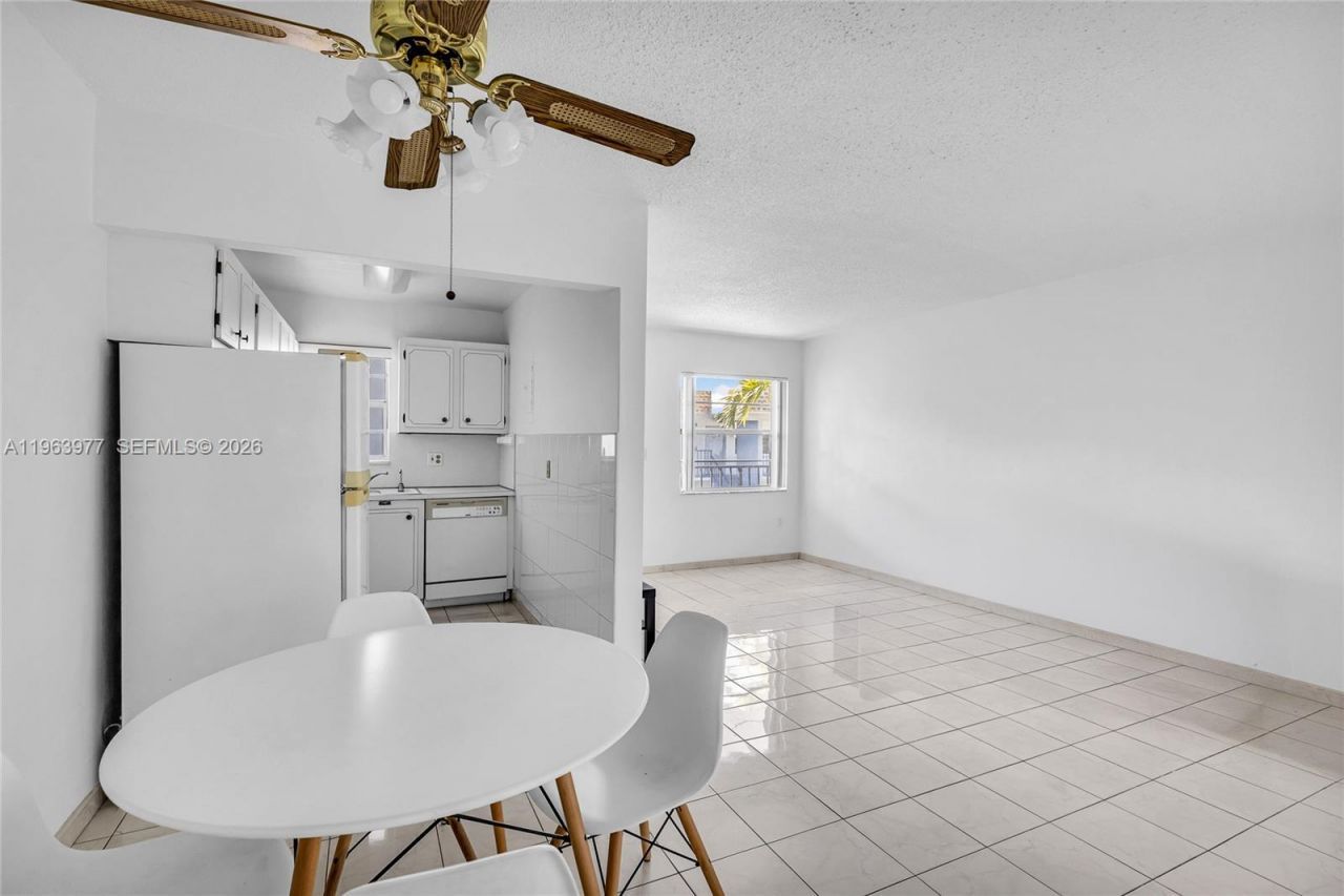 714 NE 10th St , Unit 307, Hallandale Beach, FL 33009 Photo
