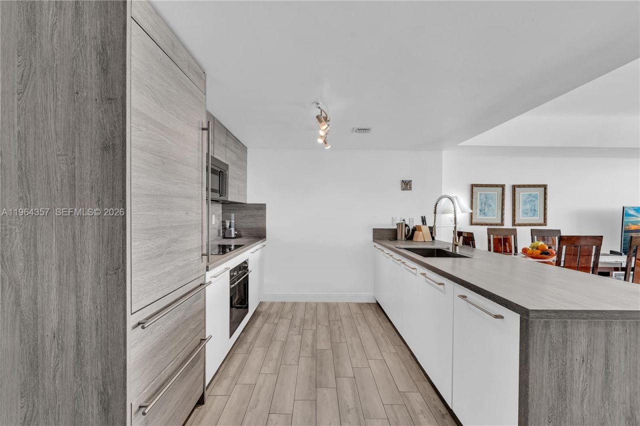 400 Sunny Isles Blvd, Unit 907, Sunny Isles Beach, FL 33160 Photo