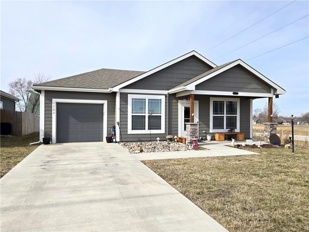 1702 Elderberry Lane, Ottawa, KS 66067 Main Photo