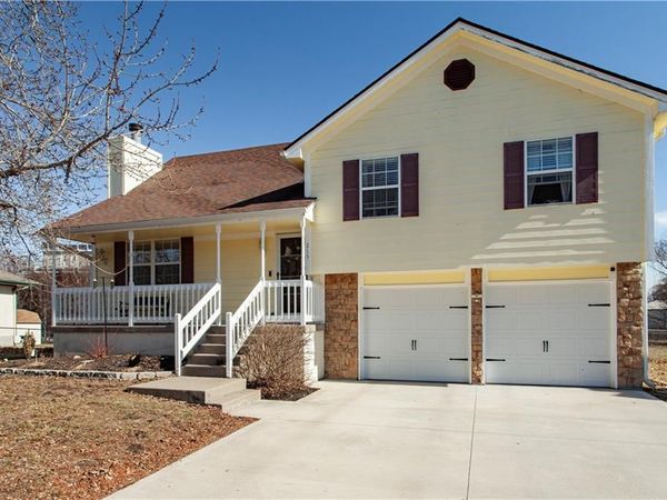 215 Pebblebrook Lane, Grain Valley, MO 64029