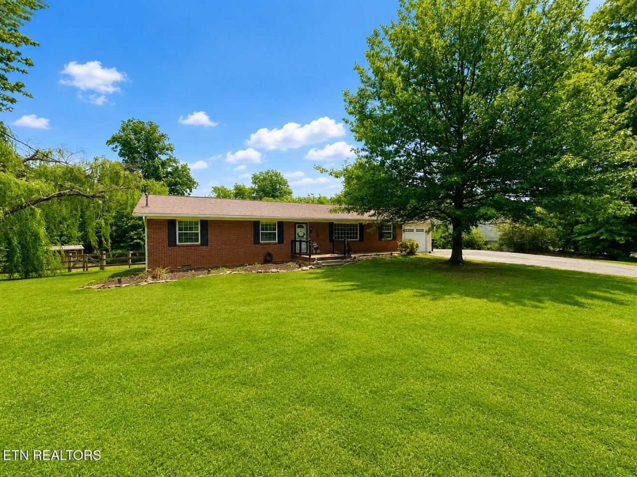 708 Elkmont Rd, Knoxville, TN 37922 Main Photo