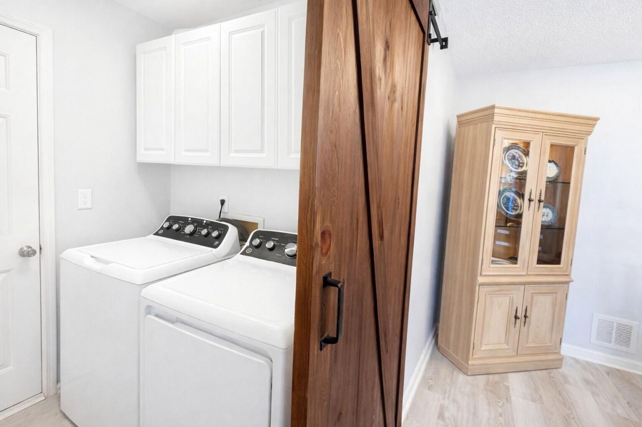 108 Kings Court Photo 11