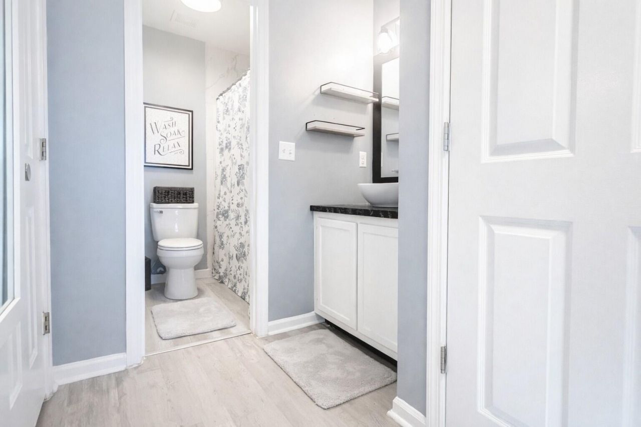 108 Kings Court Photo 16