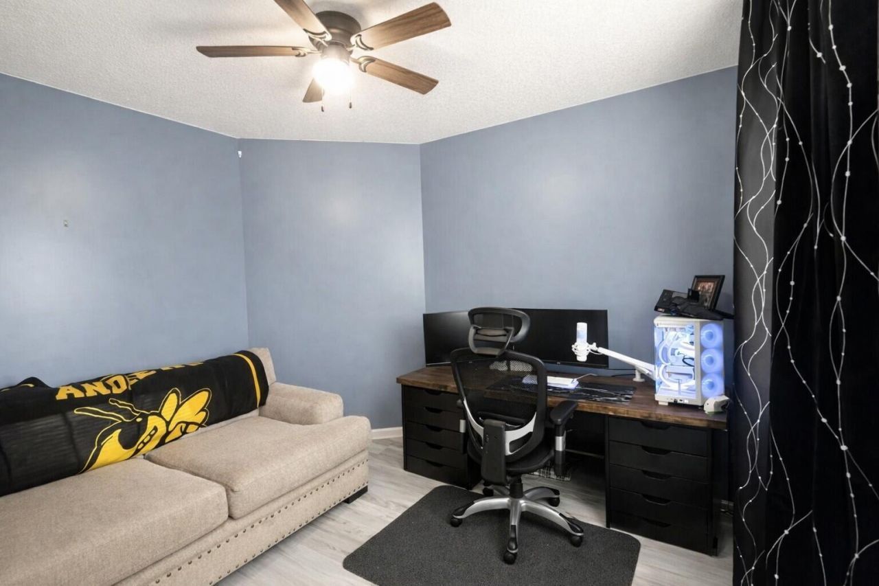 108 Kings Court Photo 18