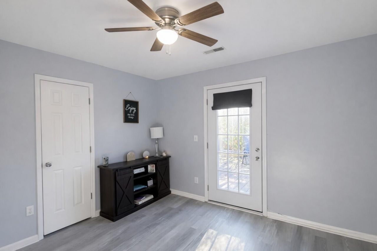 108 Kings Court Photo 20