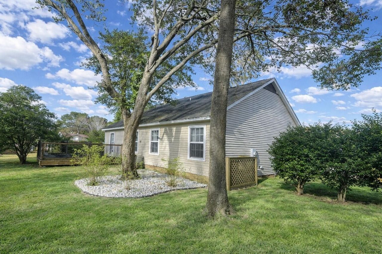 108 Kings Court Photo 22