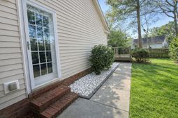 108 Kings Court photo 4