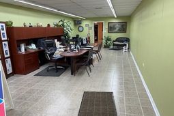 1346 Russell Street photo 4