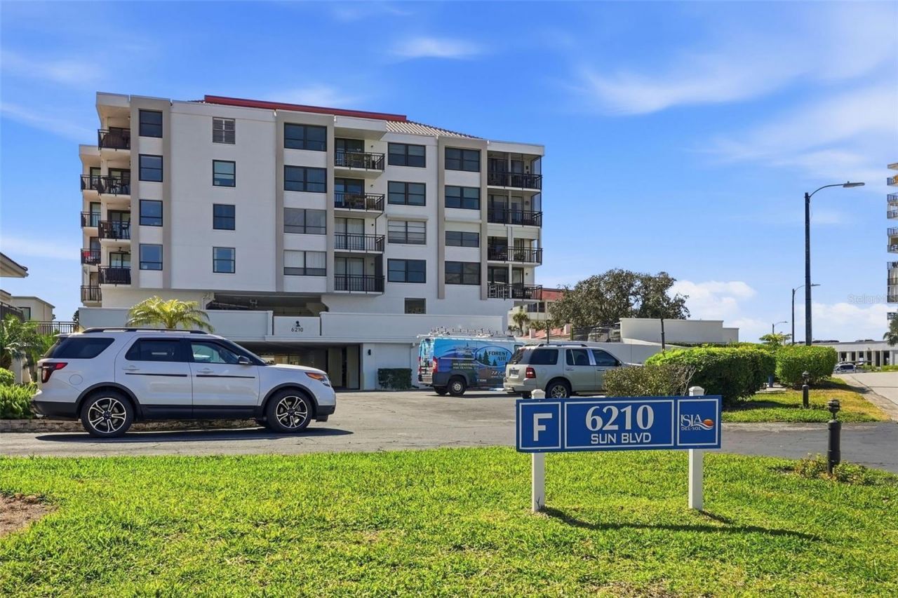 6210 Sun Boulevard, Unit 211, Saint Petersburg, FL 33715 Photo