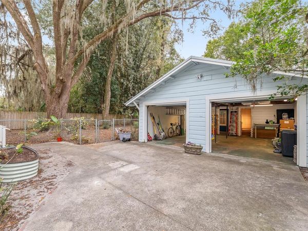 929 NE 7TH AVENUE, GAINESVILLE, FL 32601