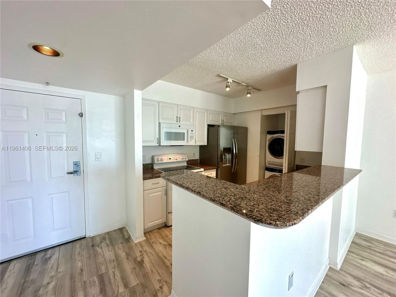 1155 Brickell Bay Dr, Unit 607, Miami, FL 33131 Photo