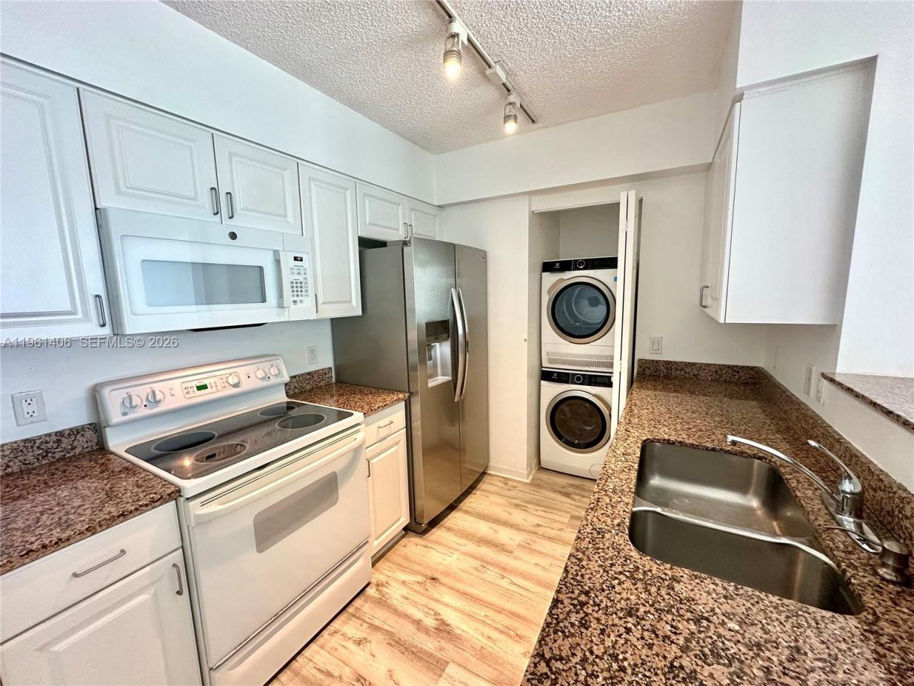 1155 Brickell Bay Dr, Unit 607, Miami, FL 33131 Photo