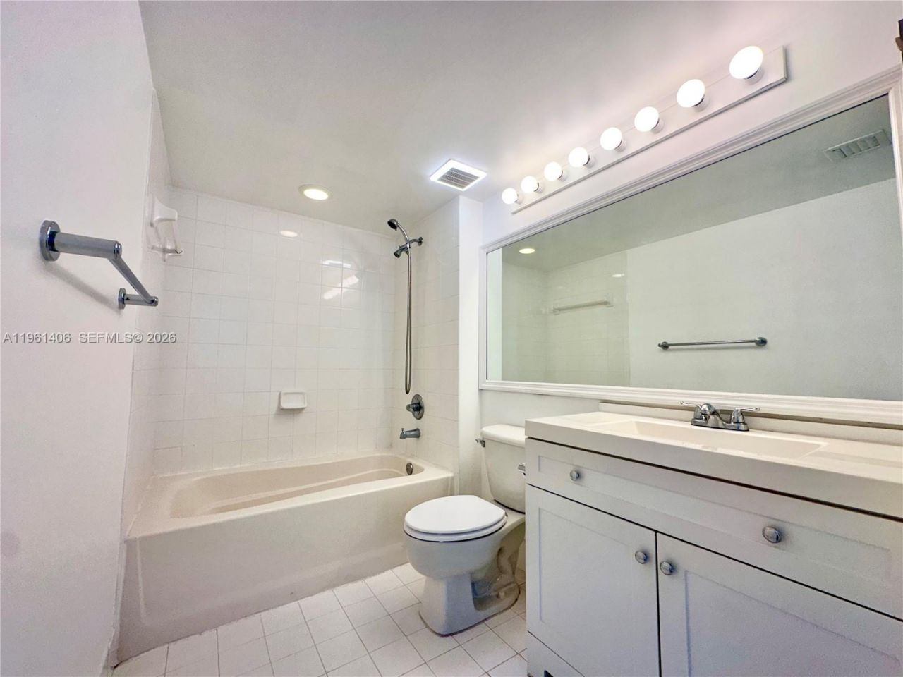 1155 Brickell Bay Dr, Unit 607, Miami, FL 33131 Photo