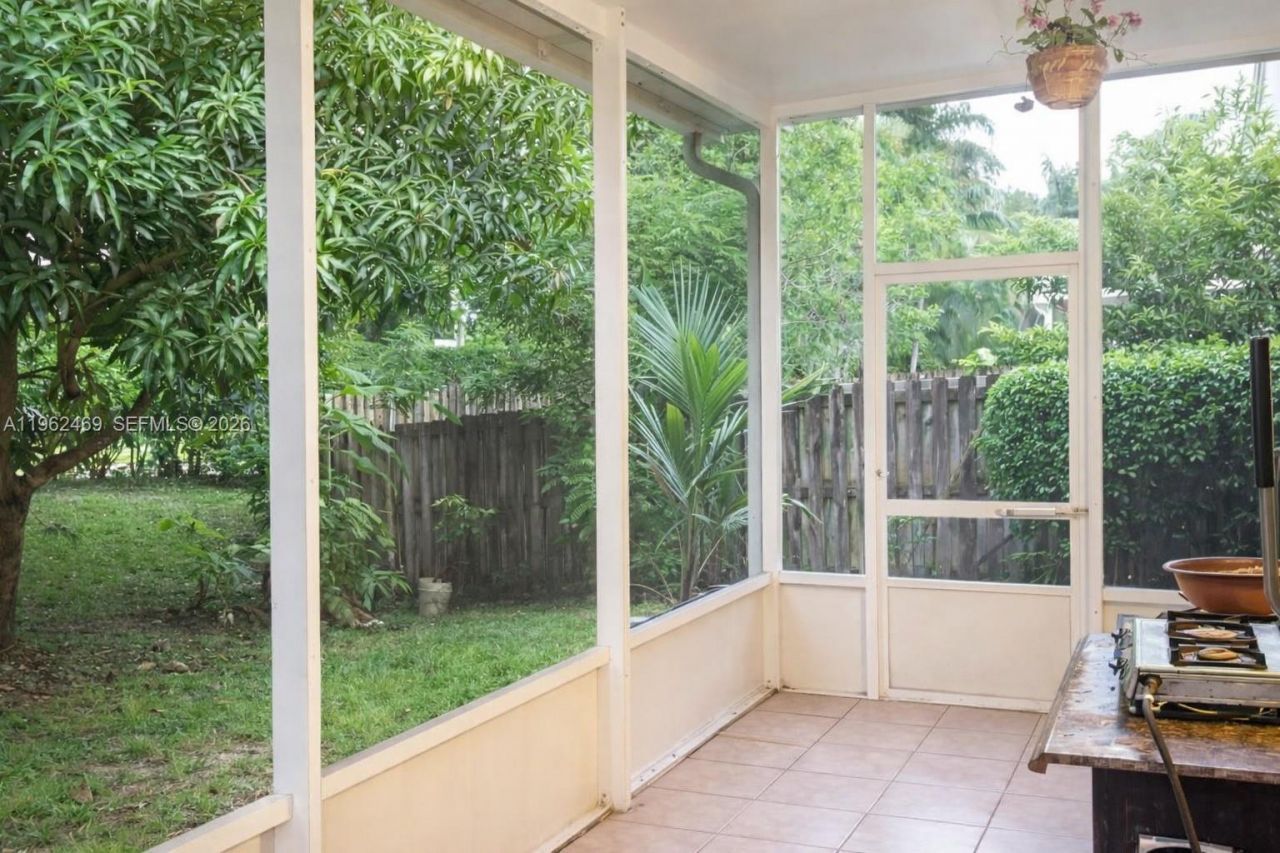 7645 NW 19th Ct, Unit 1, Pembroke Pines, FL 33024 Photo