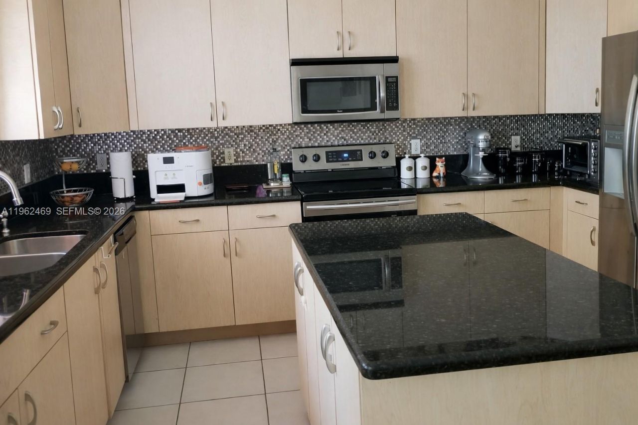 7645 NW 19th Ct, Unit 1, Pembroke Pines, FL 33024 Photo