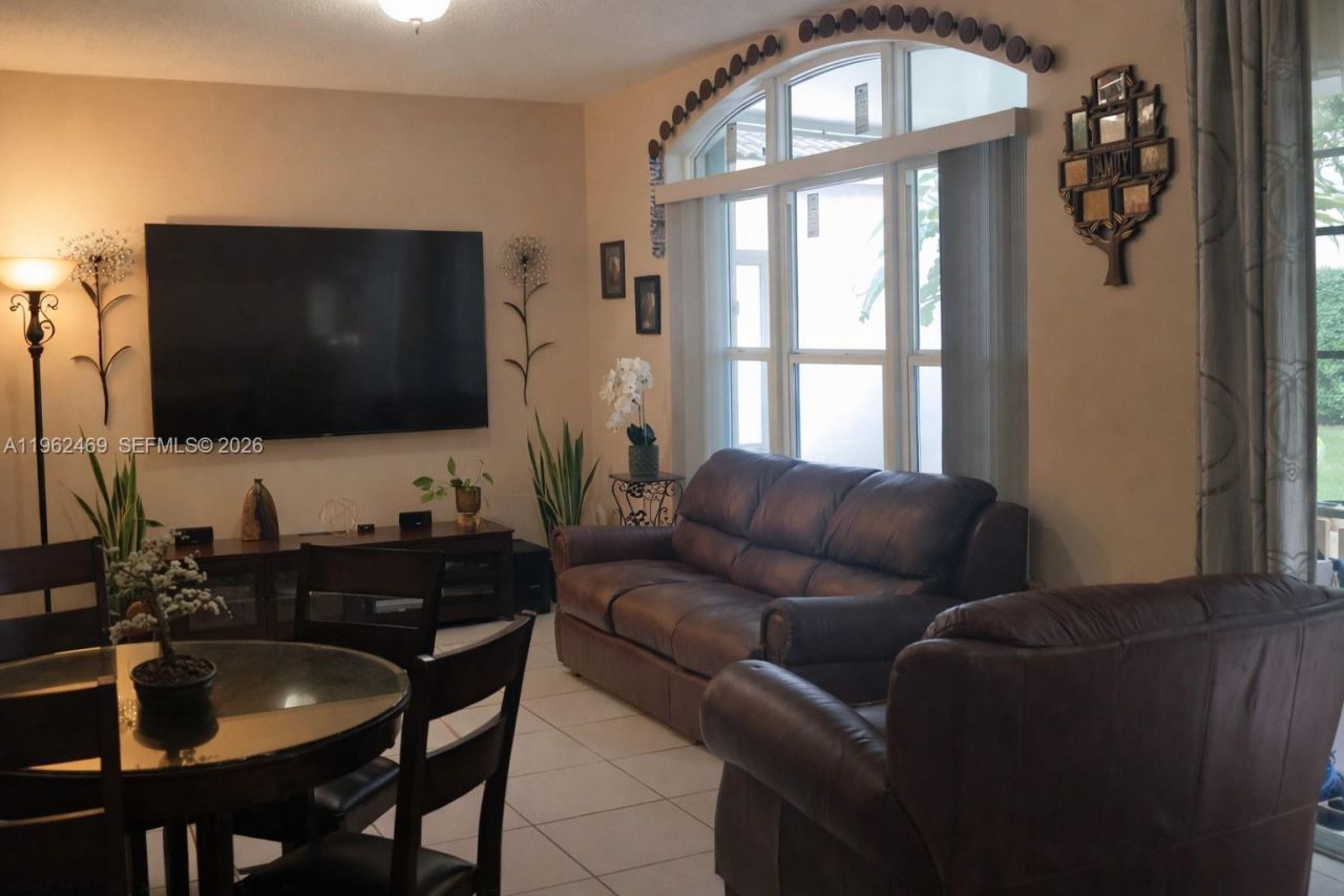 7645 NW 19th Ct, Unit 1, Pembroke Pines, FL 33024 Photo